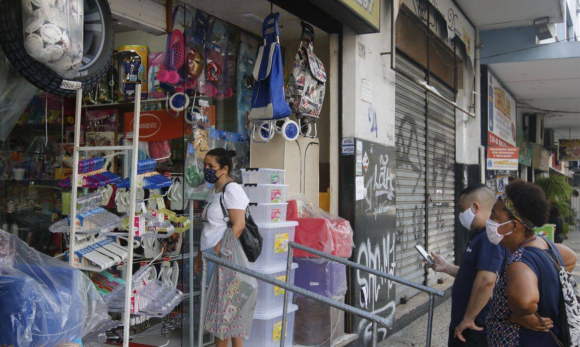 Comércio cresce 0,5% em fevereiro e atinge maior patamar da história